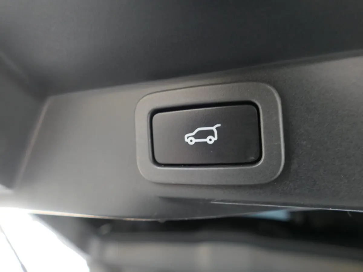 3.0 P400 HST | Carbon | Alcantara hemel | Meridian | Panoramadak | Head-up display | Adapative Cruise Control | Dodehoek ​detectie | Trekhaak | Luchtvering | Apple-/Android Carplay | Stoel