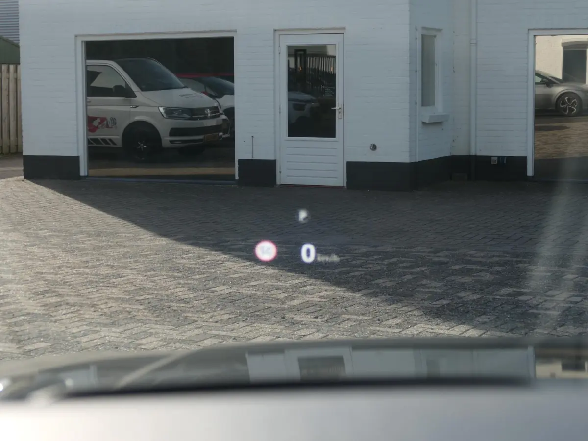 3.0 P400 HST | Carbon | Alcantara hemel | Meridian | Panoramadak | Head-up display | Adapative Cruise Control | Dodehoek ​detectie | Trekhaak | Luchtvering | Apple-/Android Carplay | Stoel
