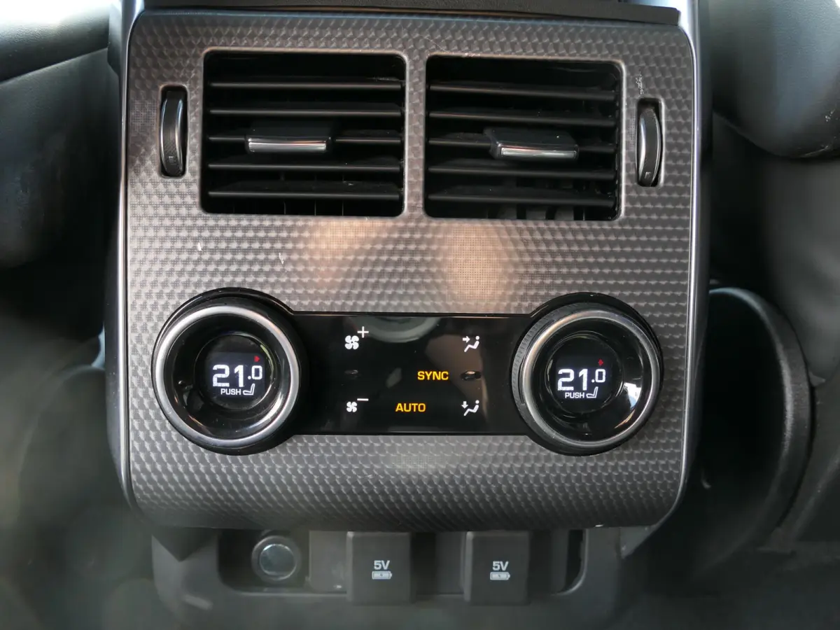 3.0 P400 HST | Carbon | Alcantara hemel | Meridian | Panoramadak | Head-up display | Adapative Cruise Control | Dodehoek ​detectie | Trekhaak | Luchtvering | Apple-/Android Carplay | Stoel