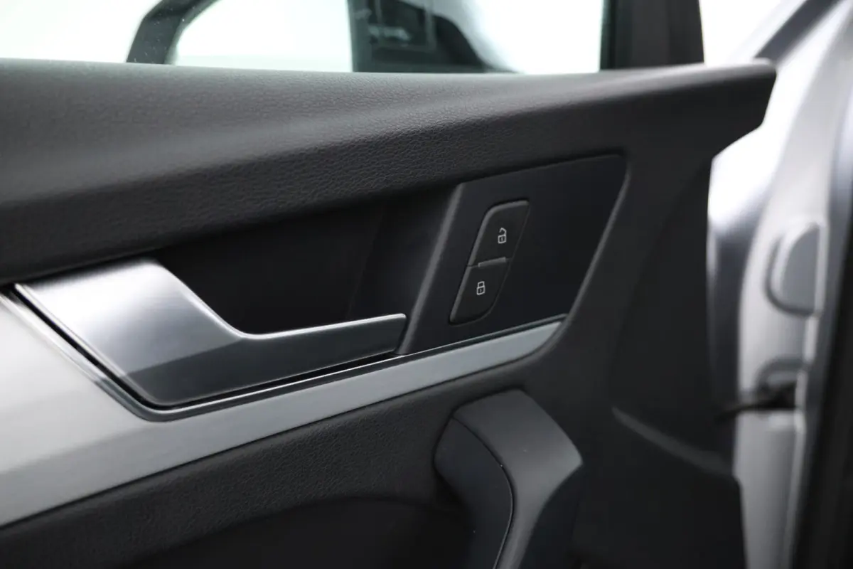 55 TFSI e S edition Electrische trekhaak, Apple carplay / Android auto, Panorama dak, S line!