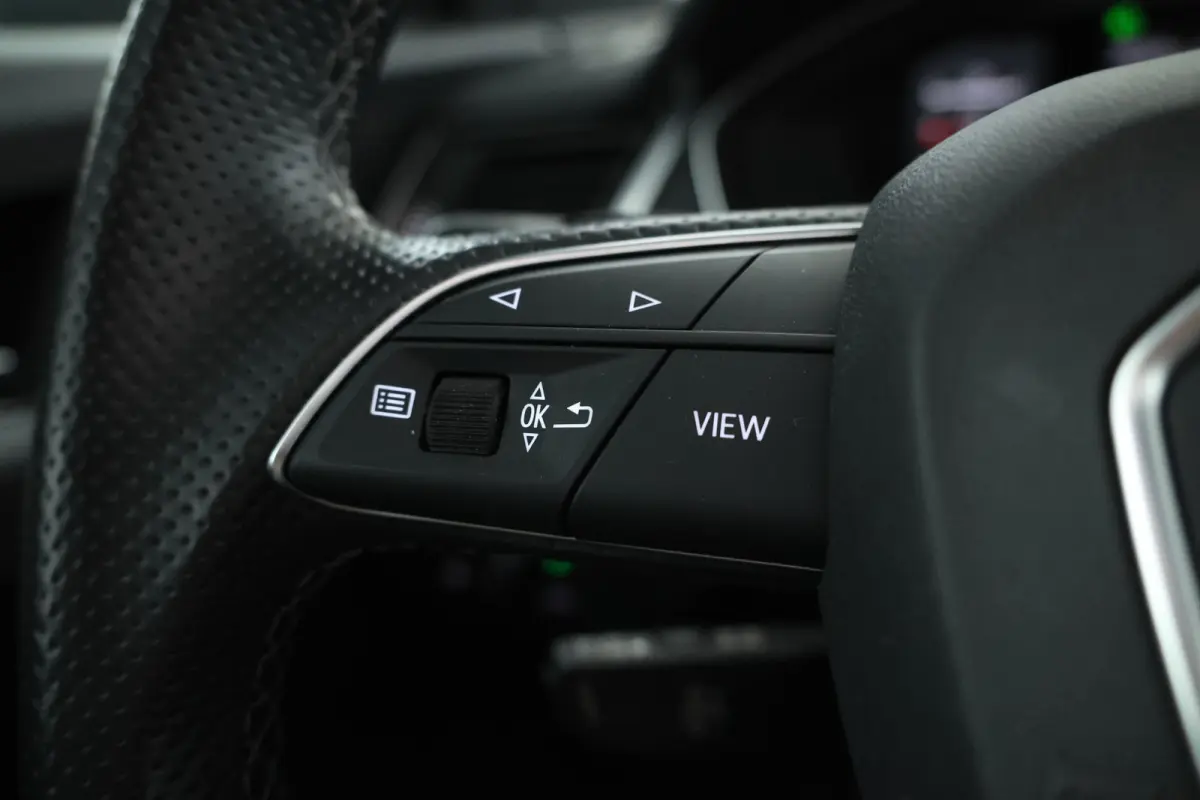 55 TFSI e S edition Electrische trekhaak, Apple carplay / Android auto, Panorama dak, S line!