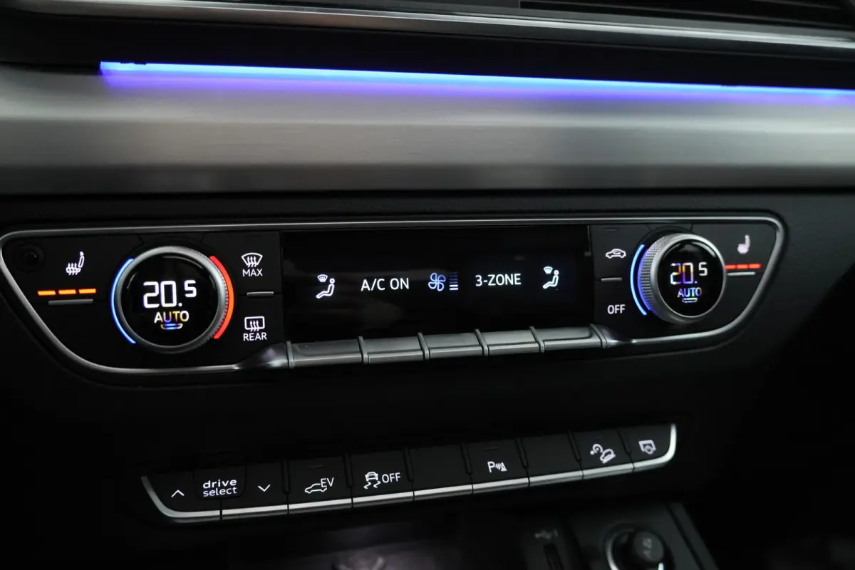 55 TFSI e S edition Electrische trekhaak, Apple carplay / Android auto, Panorama dak, S line!