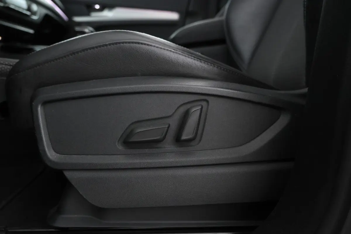 55 TFSI e S edition Electrische trekhaak, Apple carplay / Android auto, Panorama dak, S line!