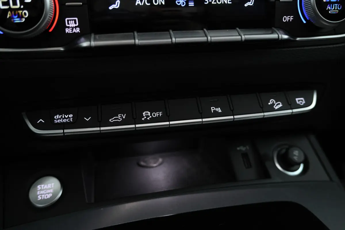 55 TFSI e S edition Electrische trekhaak, Apple carplay / Android auto, Panorama dak, S line!