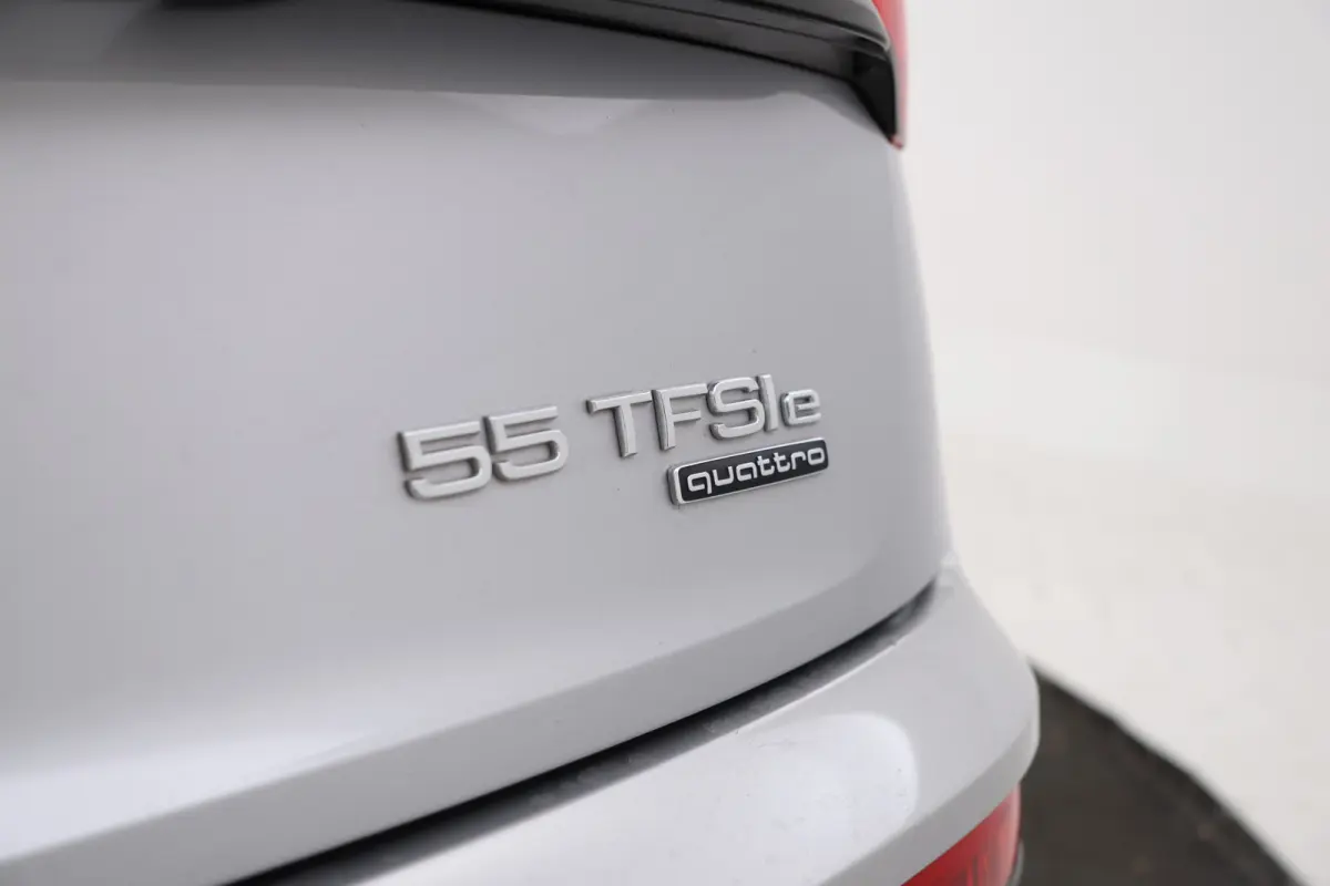 55 TFSI e S edition Electrische trekhaak, Apple carplay / Android auto, Panorama dak, S line!
