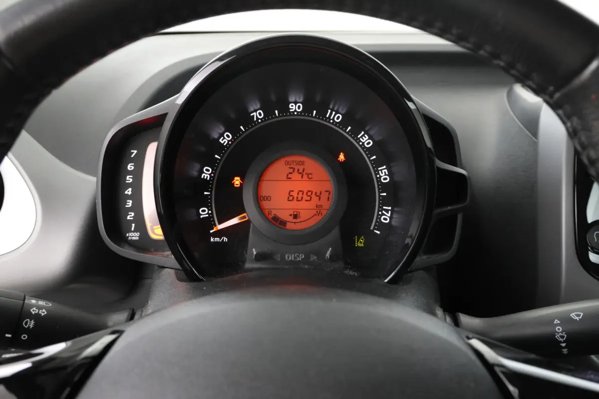 1.0 VVT-i x-play 5 Deurs, Camera,