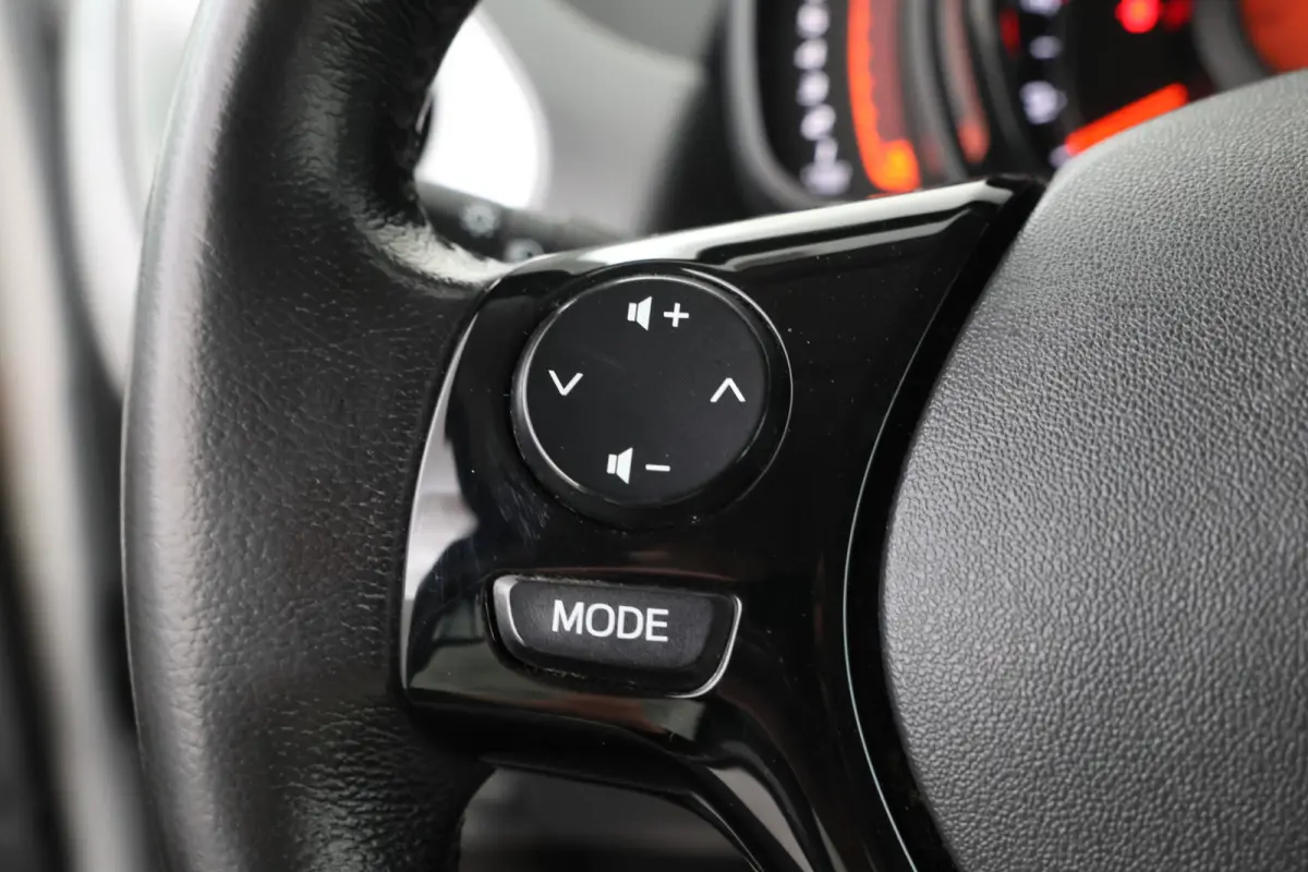 1.0 VVT-i x-play 5 Deurs, Camera,