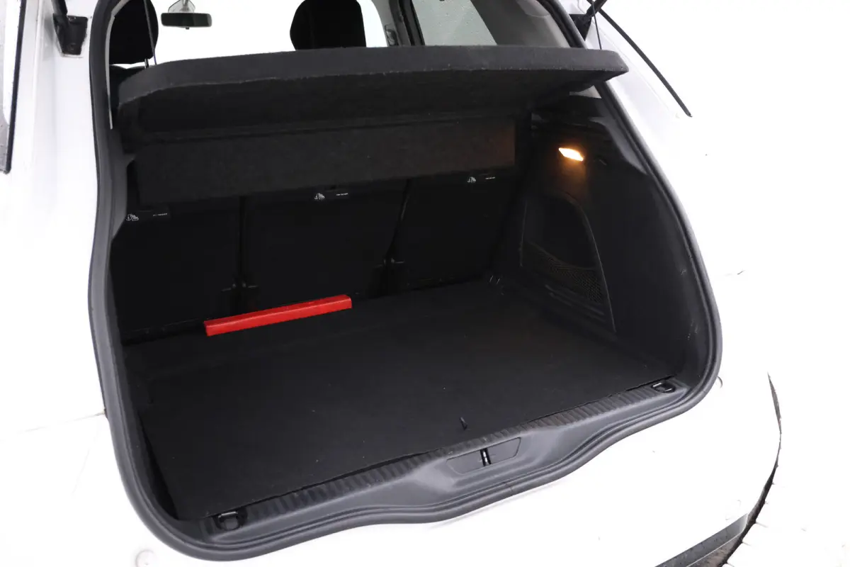 1.6 BlueHDI Business 94g. Massage stoelen, Navigatie, Airco.
