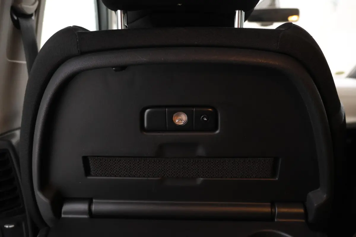 1.6 BlueHDI Business 94g. Massage stoelen, Navigatie, Airco.