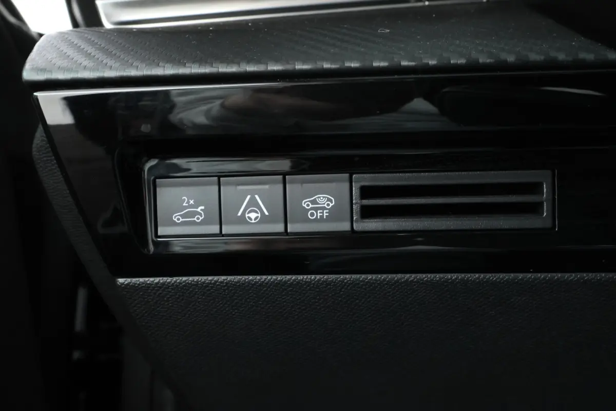 1.5 BlueHDI Allure Automaat, Digital dash! halfleder, climate,