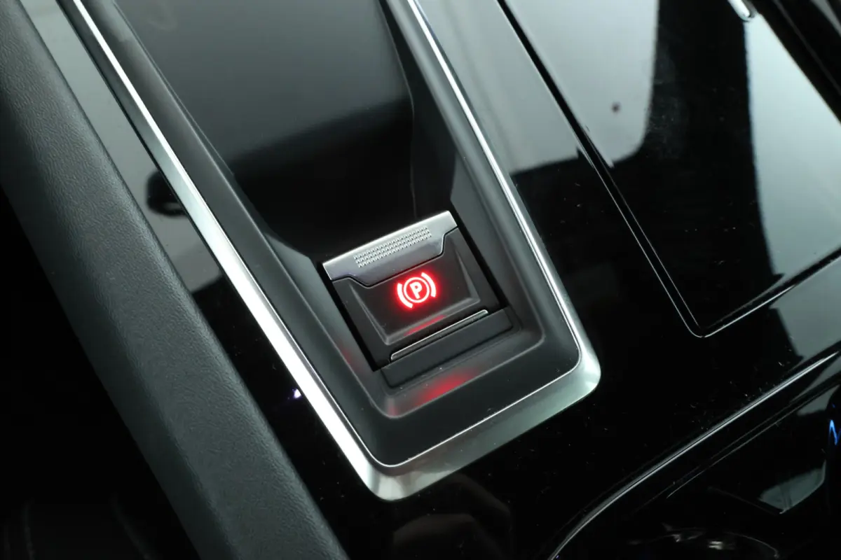 1.5 BlueHDI Allure Automaat, Digital dash! halfleder, climate,