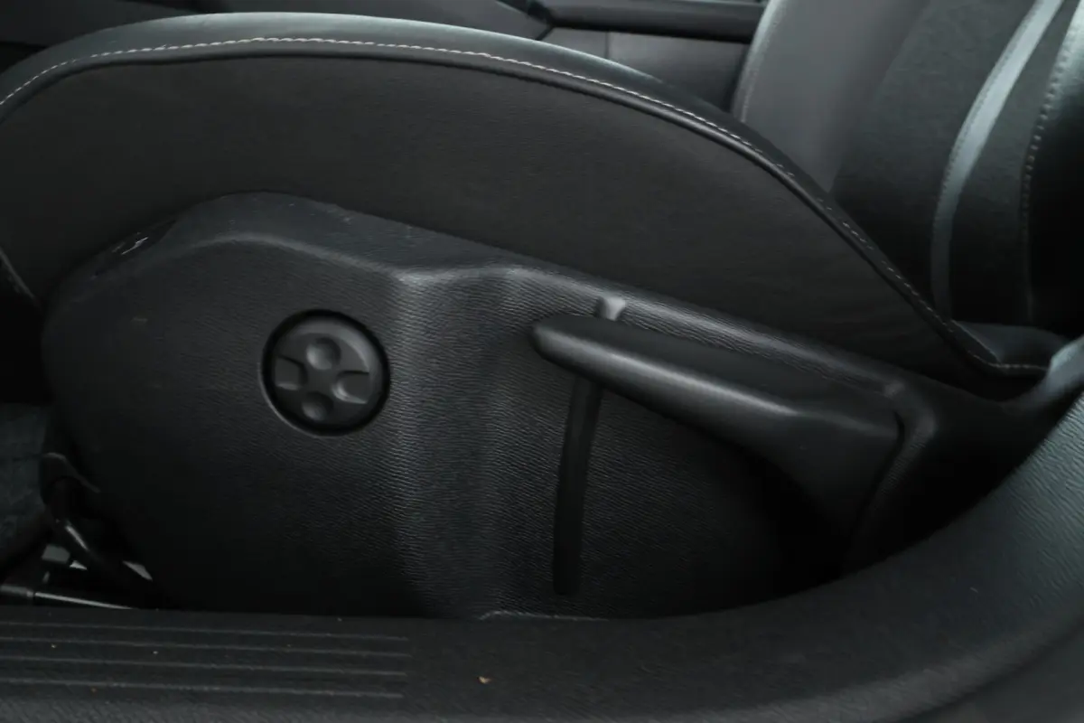 1.5 BlueHDI Allure Automaat, Digital dash! halfleder, climate,