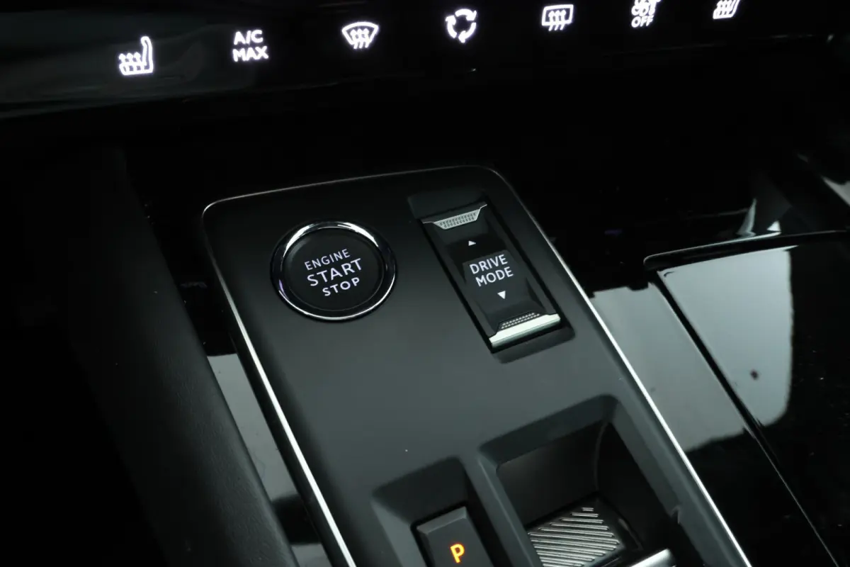 1.5 BlueHDI Allure Automaat, Digital dash! halfleder, climate,
