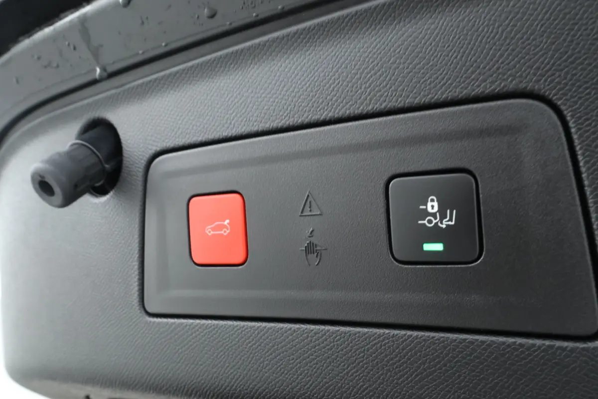1.5 BlueHDI Allure Automaat, Digital dash! halfleder, climate,