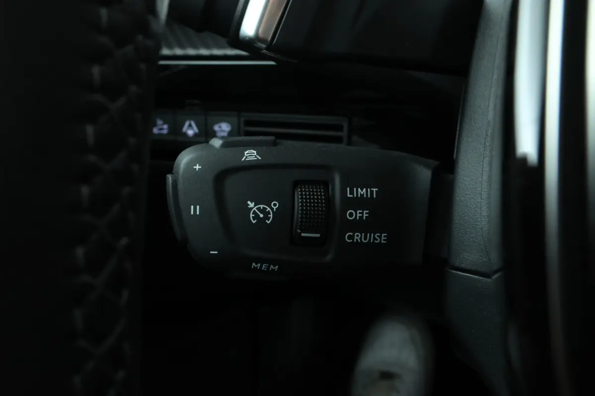 1.5 BlueHDI Allure Automaat, Digital dash! halfleder, climate,