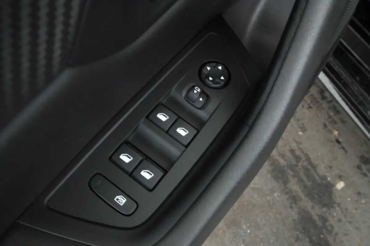1.5 BlueHDI Allure Automaat, Digital dash! halfleder, climate,