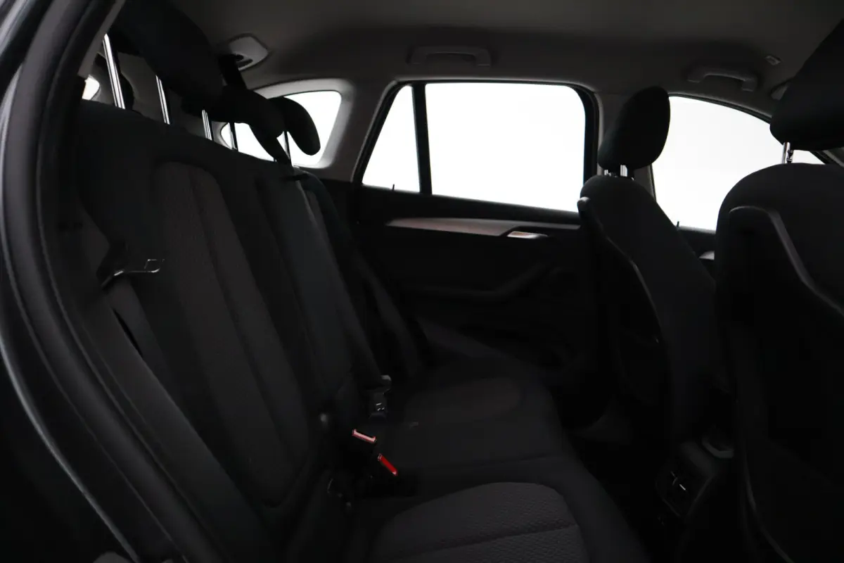 sDrive20i High Executive 192 PK! Memory seat, Stoelverwarming, Navigatie, Cruise