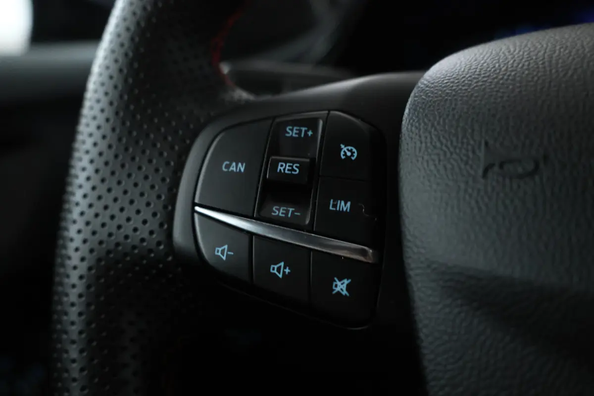 1.5 TDCI St-line Uniek!, Panorama, Spoilers, Navi, Apple carplay etc. etc.