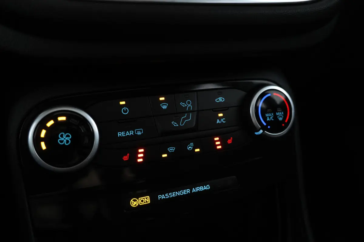 1.5 TDCI St-line Uniek!, Panorama, Spoilers, Navi, Apple carplay etc. etc.