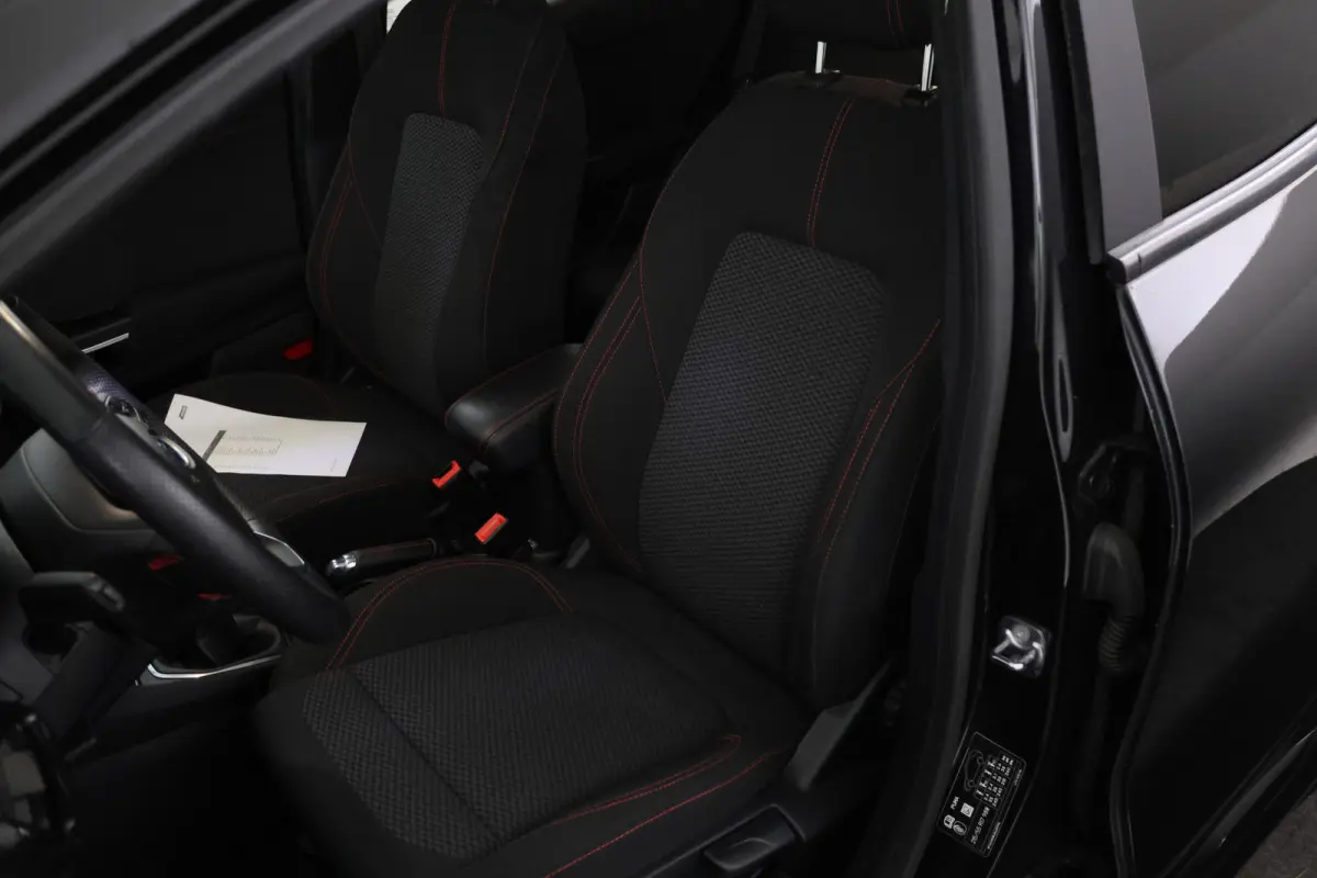 1.5 TDCI St-line Uniek!, Panorama, Spoilers, Navi, Apple carplay etc. etc.