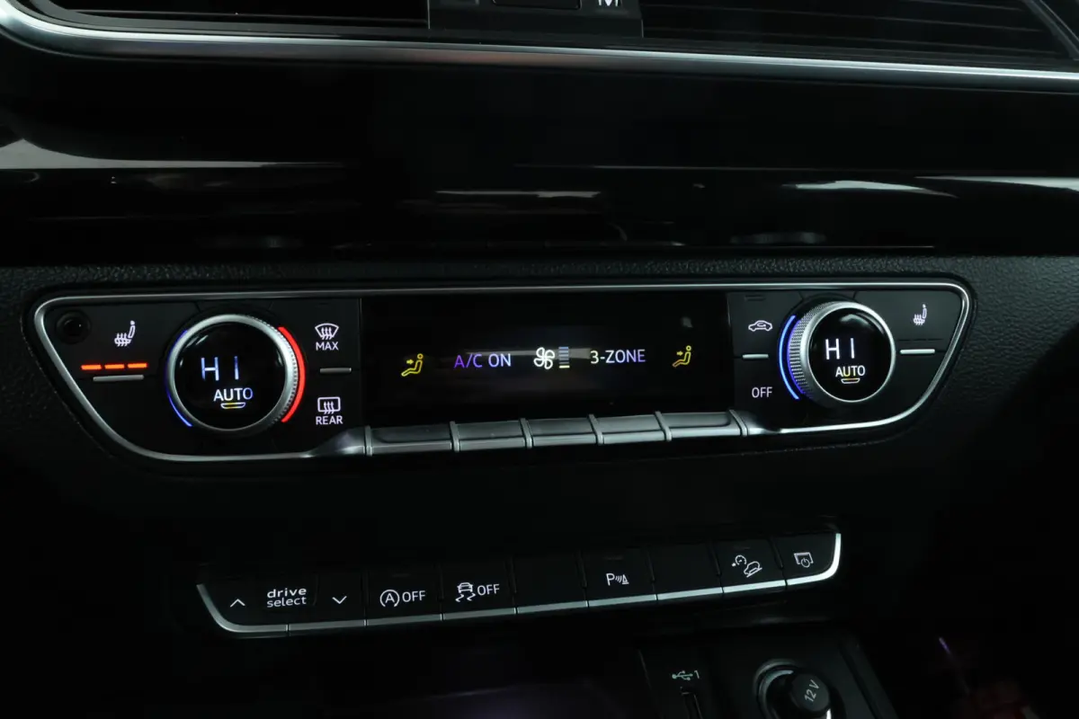 30 TDI Design Stoelverwamring V/A, el schuif-/kanteldak, Trekhaak etc etc