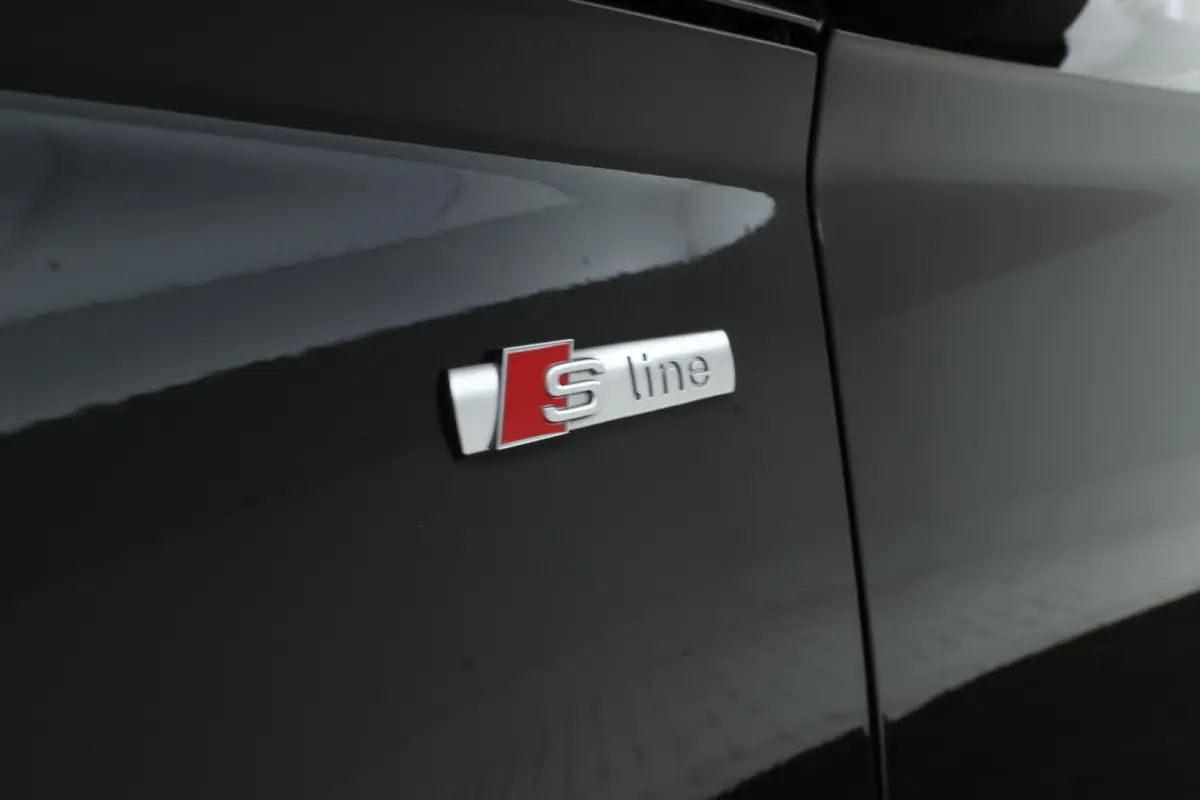 30 TDI Design Stoelverwamring V/A, el schuif-/kanteldak, Trekhaak etc etc
