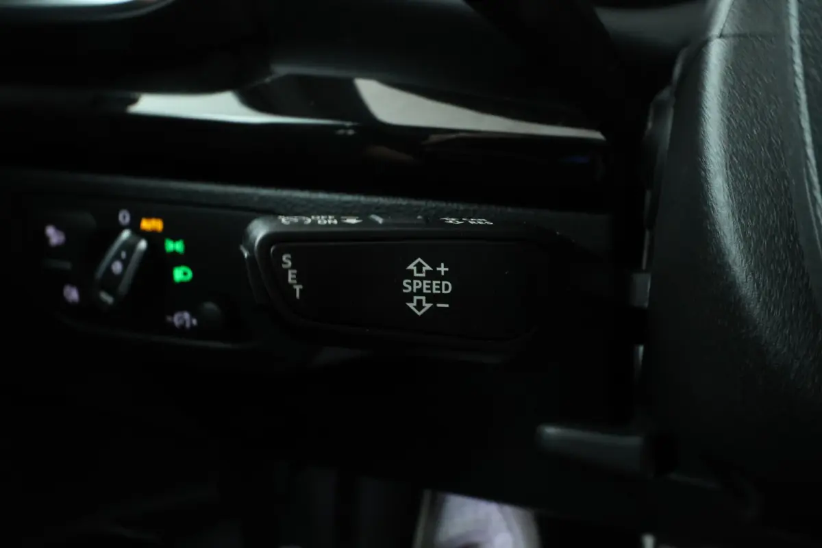 30 TDI Design Stoelverwamring V/A, el schuif-/kanteldak, Trekhaak etc etc