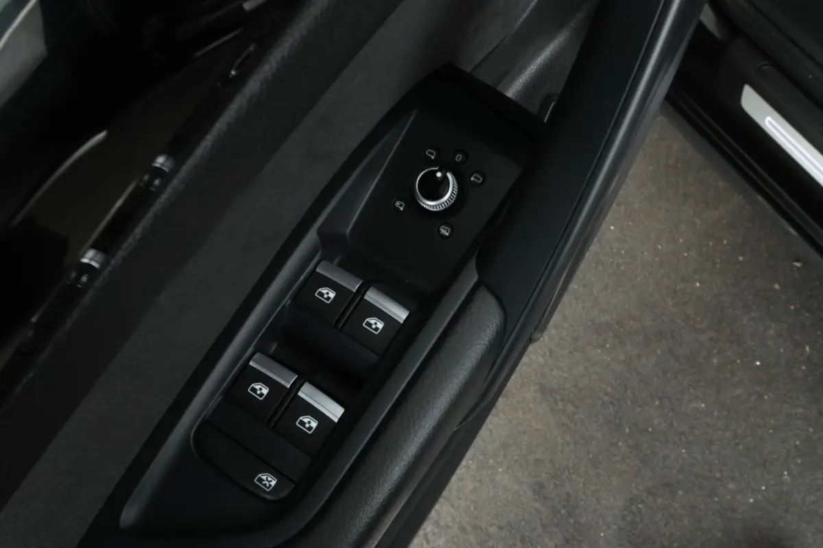 30 TDI Design Stoelverwamring V/A, el schuif-/kanteldak, Trekhaak etc etc