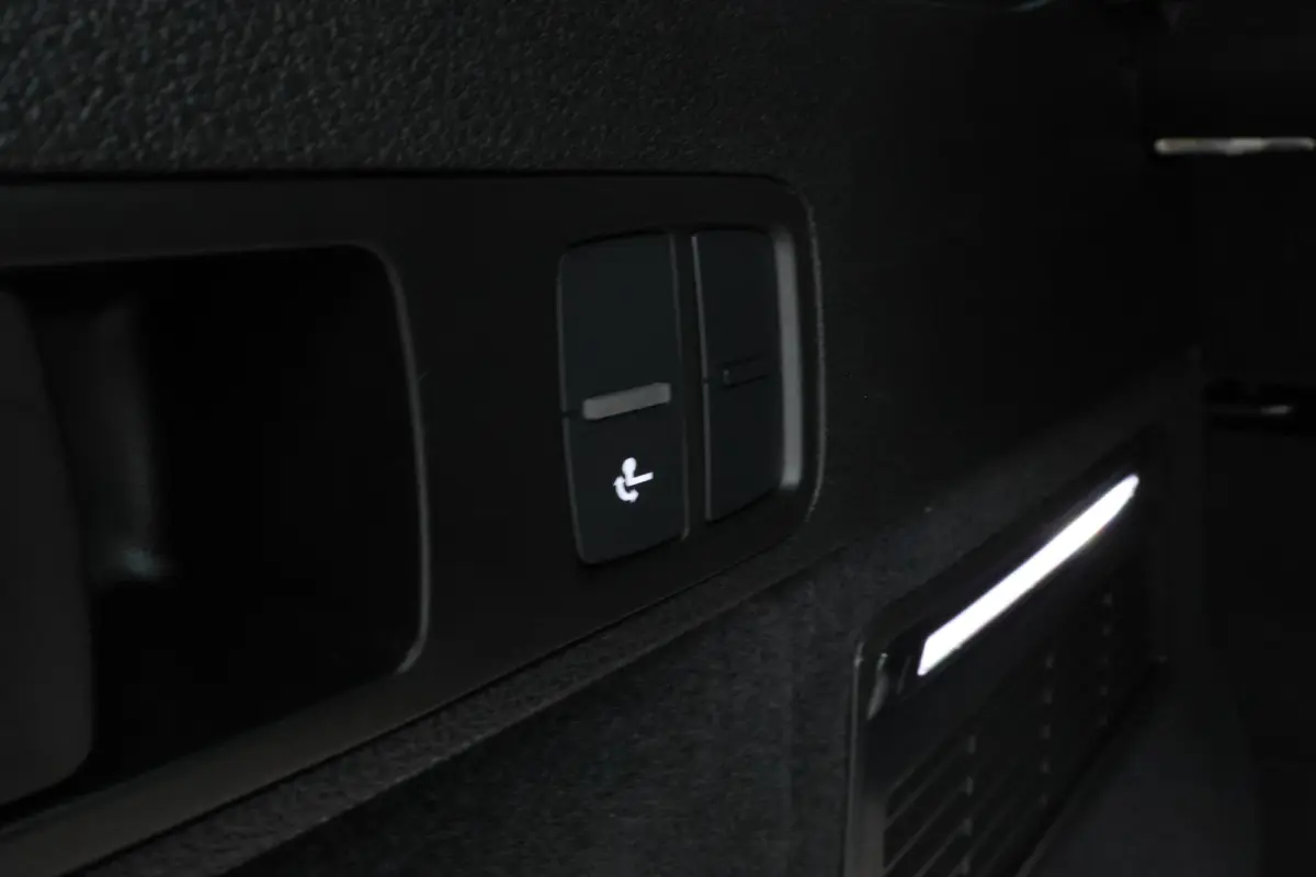30 TDI Design Stoelverwamring V/A, el schuif-/kanteldak, Trekhaak etc etc