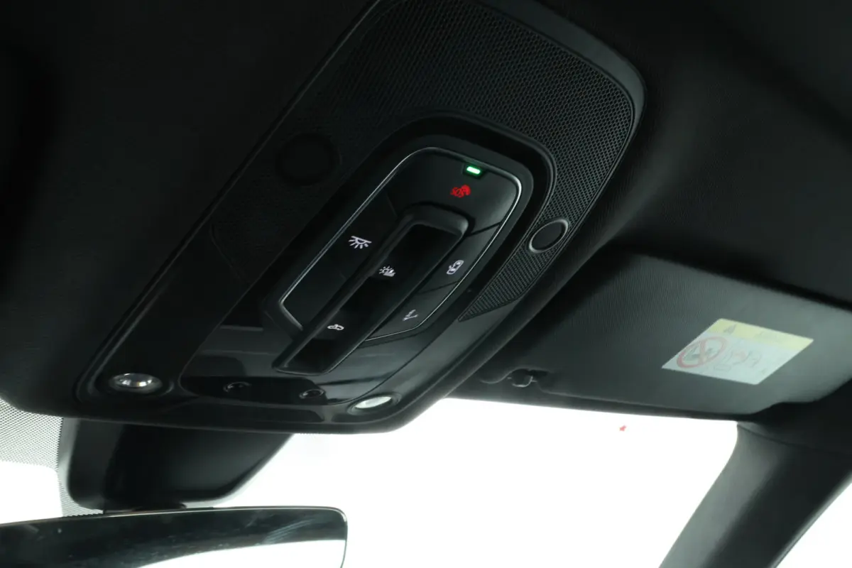 30 TDI Design Stoelverwamring V/A, el schuif-/kanteldak, Trekhaak etc etc