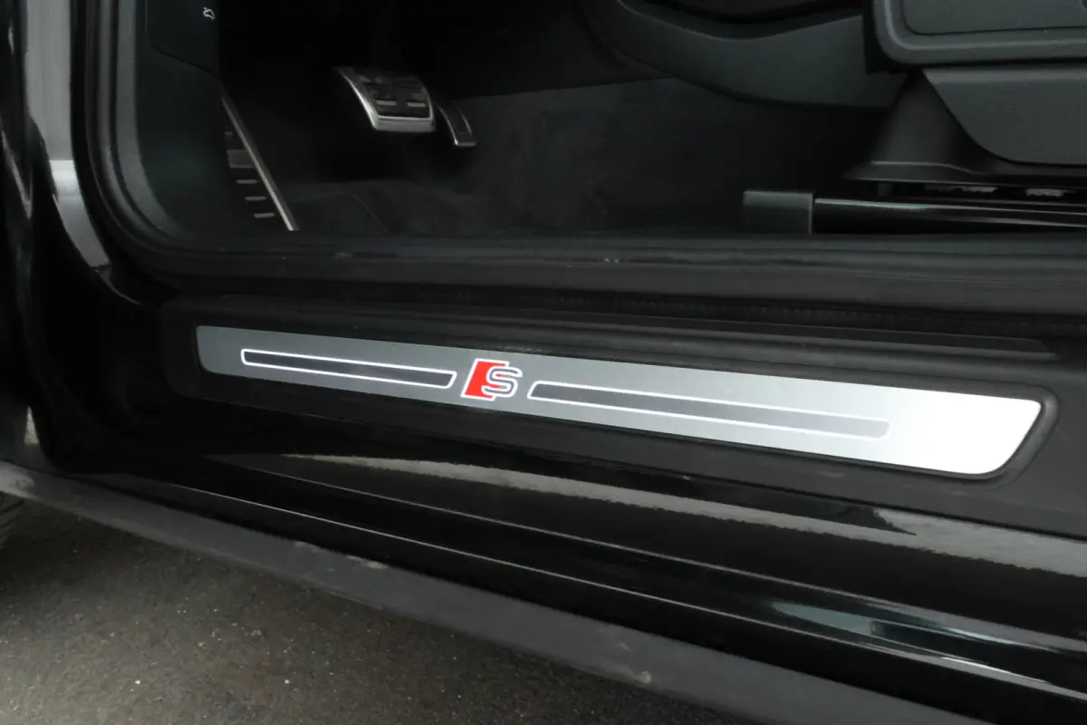 30 TDI Design Stoelverwamring V/A, el schuif-/kanteldak, Trekhaak etc etc