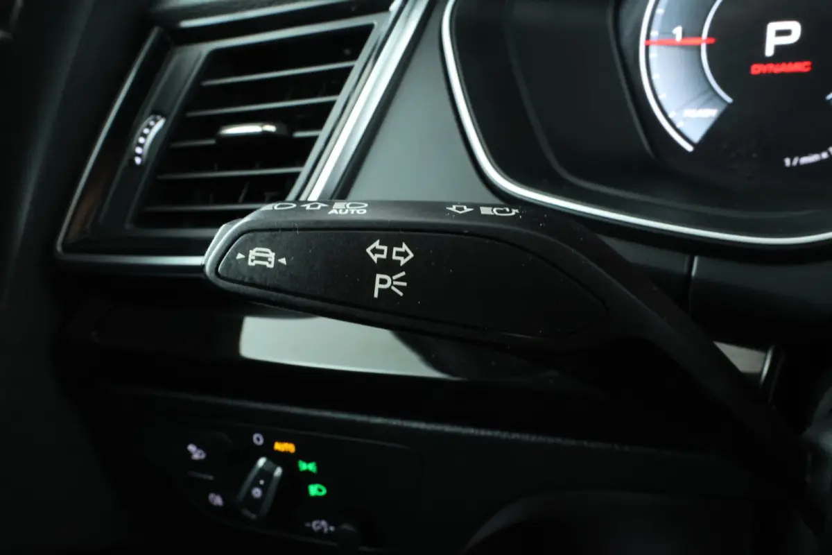 30 TDI Design Stoelverwamring V/A, el schuif-/kanteldak, Trekhaak etc etc