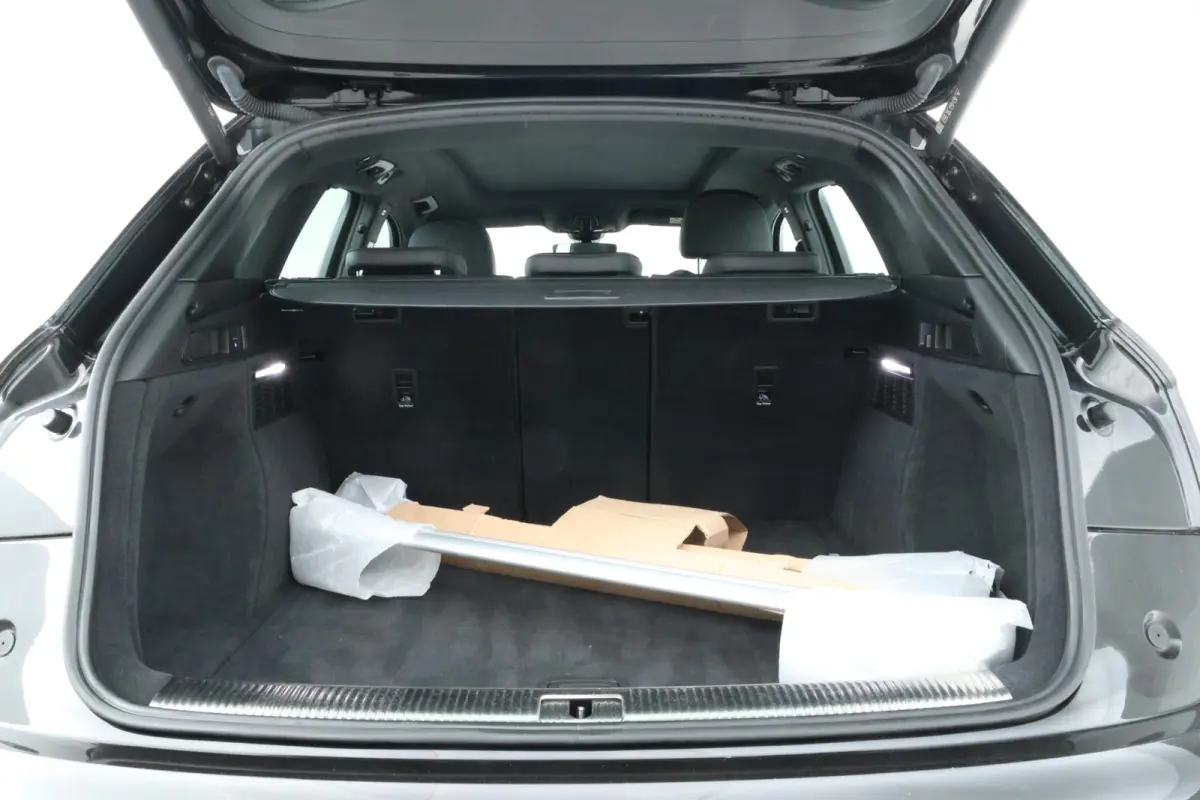 30 TDI Design Stoelverwamring V/A, el schuif-/kanteldak, Trekhaak etc etc