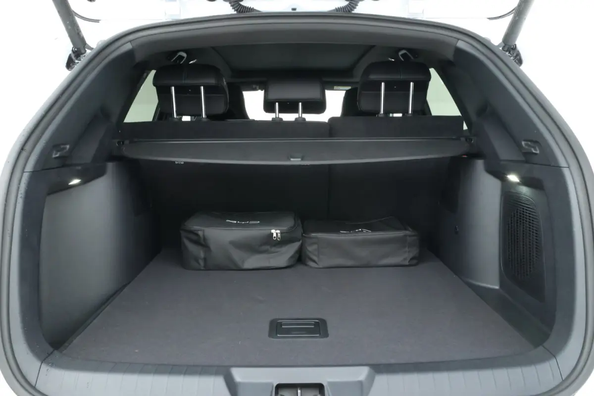 1.5 T DM-i AWD Design 4 wheel drive! trekgewicht 1300kg!