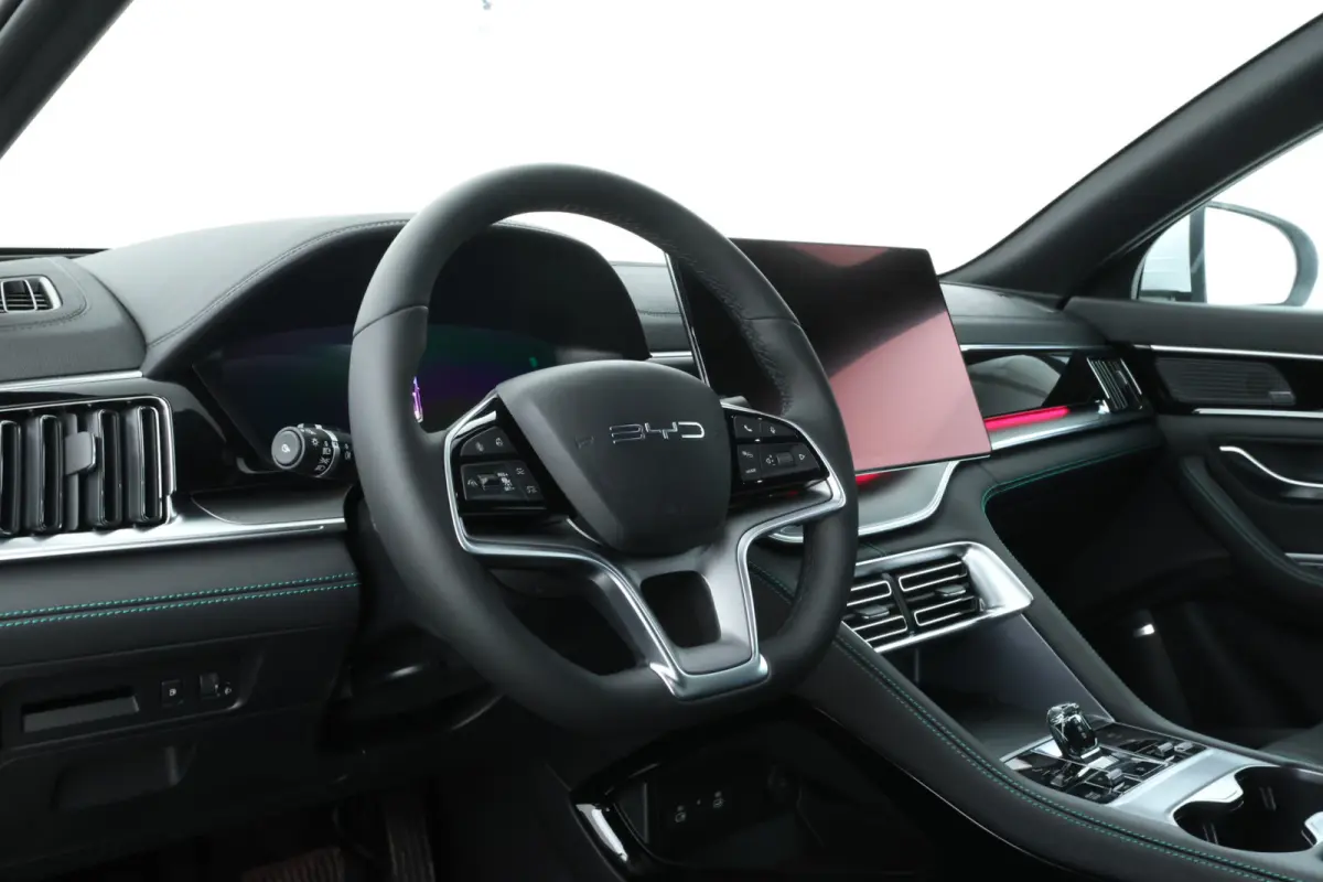 1.5 T DM-i AWD Design 4 wheel drive! trekgewicht 1300kg!