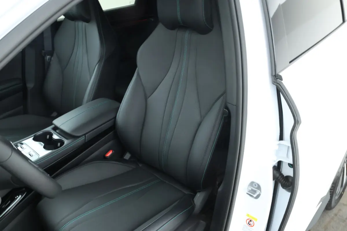 1.5 T DM-i AWD Design 4 wheel drive! trekgewicht 1300kg!
