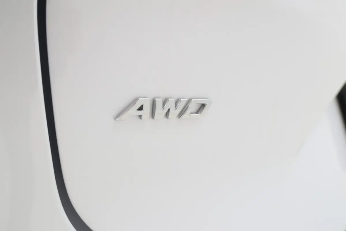 1.5 T DM-i AWD Design 4 wheel drive! trekgewicht 1300kg!