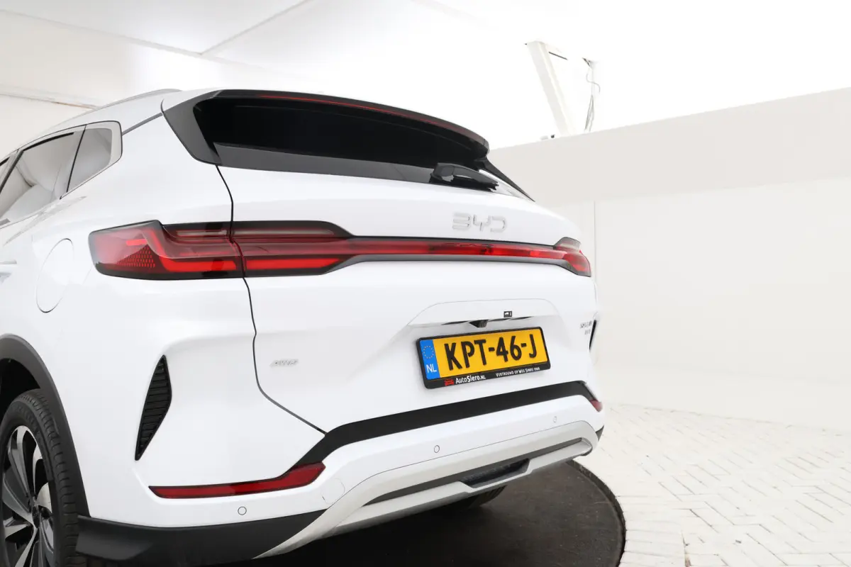 1.5 T DM-i AWD Design 4 wheel drive! trekgewicht 1300kg!