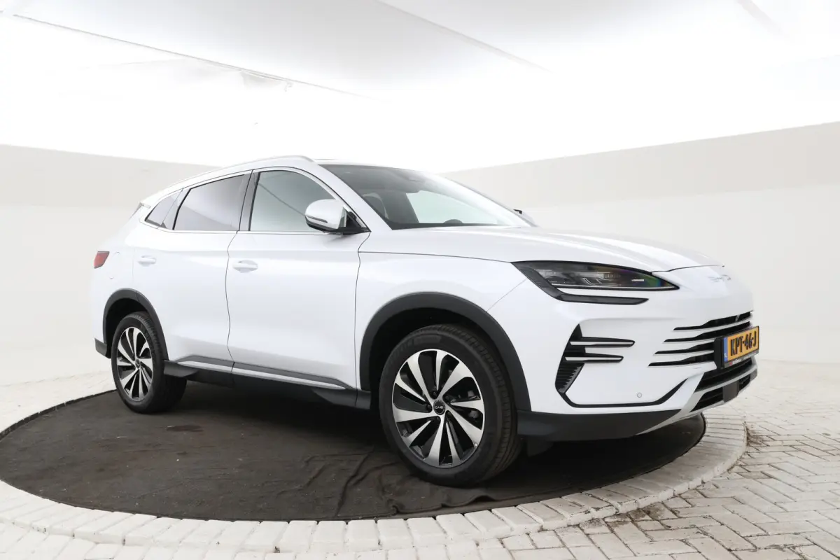 1.5 T DM-i AWD Design 4 wheel drive! trekgewicht 1300kg!