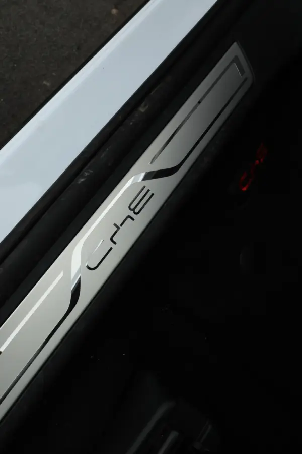 1.5 T DM-i AWD Design 4 wheel drive! trekgewicht 1300kg!