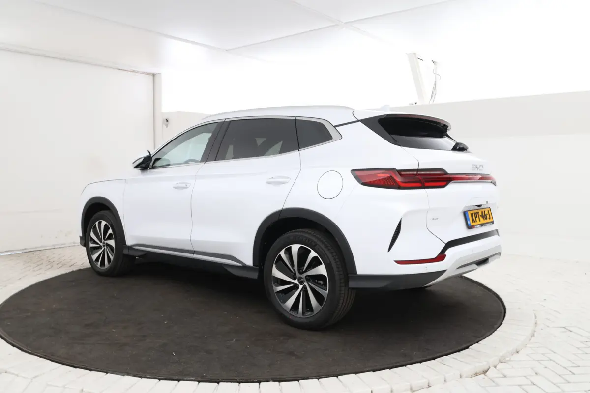 1.5 T DM-i AWD Design 4 wheel drive! trekgewicht 1300kg!