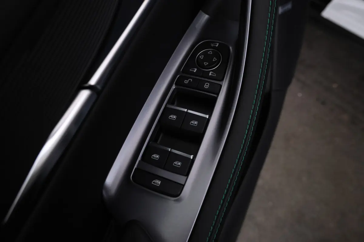 1.5 DM-i FWD Boost Plug in hybrid, Fabrieksnieuw!