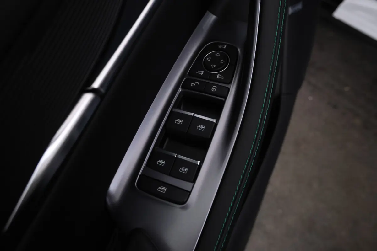 1.5 DM-i FWD Boost Plug in hybrid, Fabrieksnieuw!