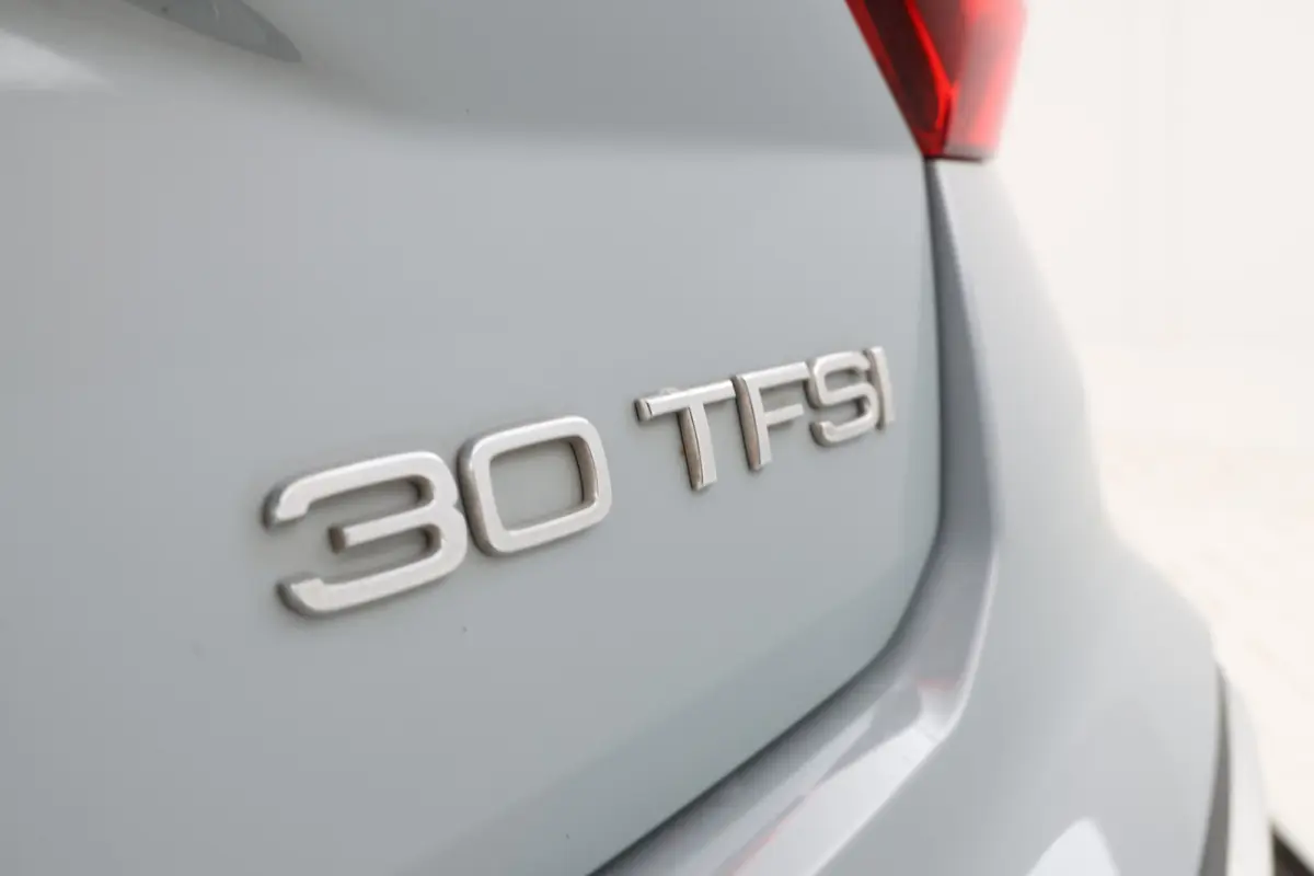 30 TFSI S Edition - Camera, Stoelverwarming, Volleder, Navigatie