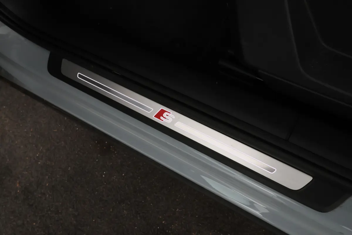 30 TFSI S Edition - Camera, Stoelverwarming, Volleder, Navigatie