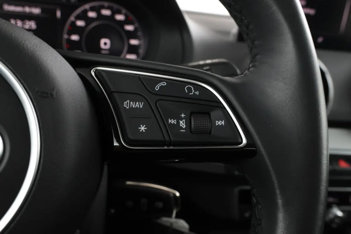 30 TFSI S Edition - Camera, Stoelverwarming, Volleder, Navigatie