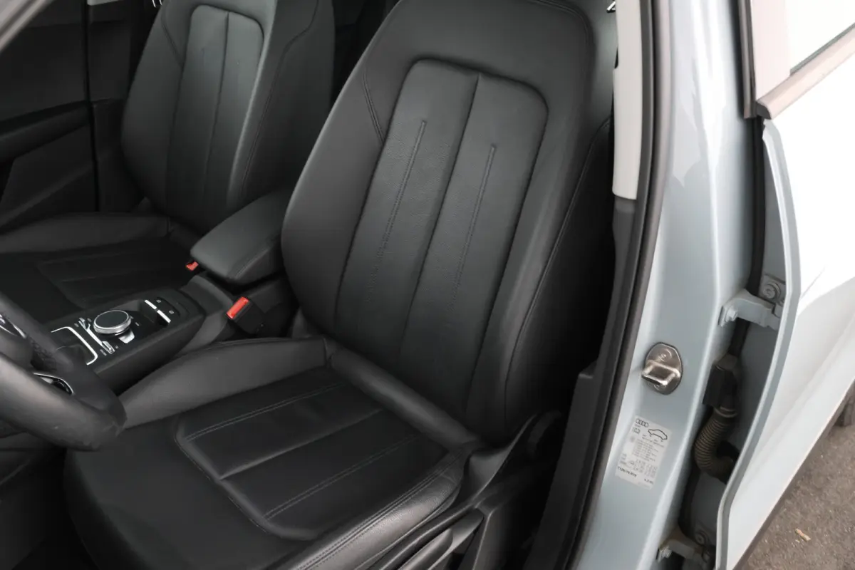 30 TFSI S Edition - Camera, Stoelverwarming, Volleder, Navigatie