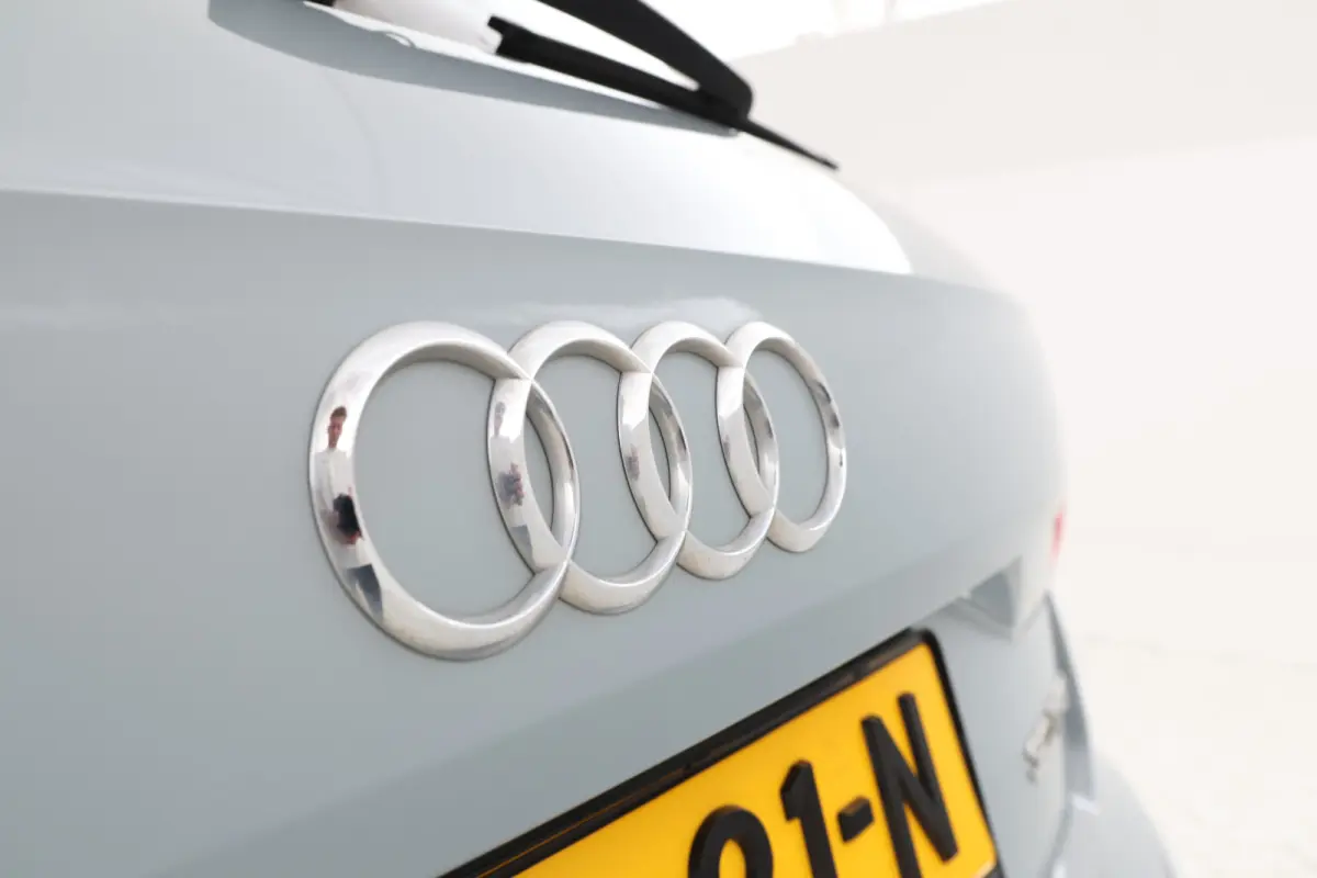 30 TFSI S Edition - Camera, Stoelverwarming, Volleder, Navigatie