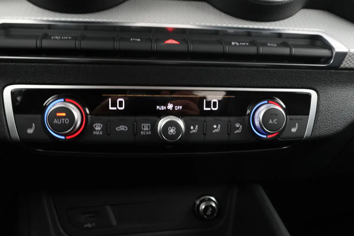 30 TFSI S Edition - Camera, Stoelverwarming, Volleder, Navigatie