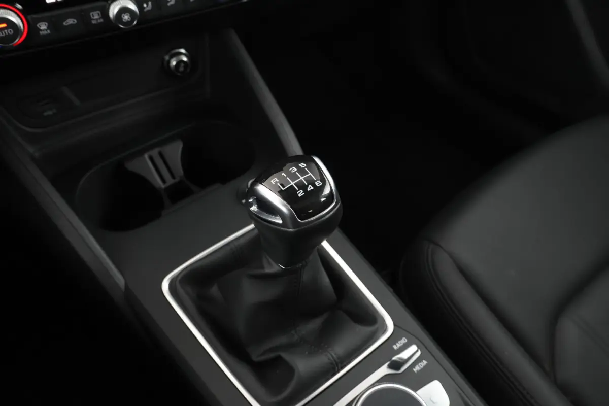 30 TFSI S Edition - Camera, Stoelverwarming, Volleder, Navigatie